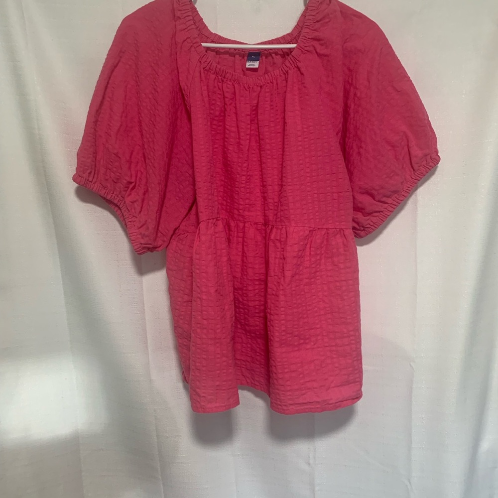 XL Old Navy Vibrant Pink Top! Feminine & Fun!Light-Weight & Comfy for On-the-Go!